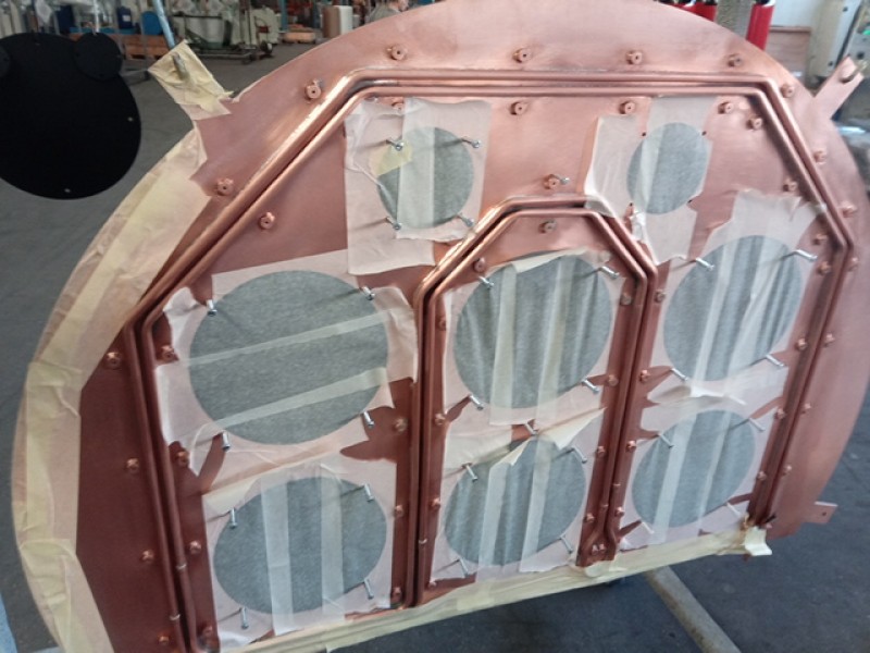 mise en peinture d'une cuve aérospatiale en peinture industrielle noir mat anti-UV à LYON pour client à CHAMBÉRY Techniques revêtements