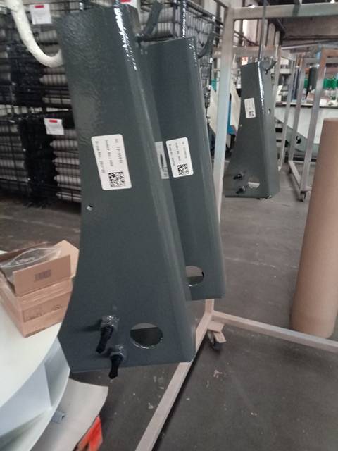 peinture industrielle  BECKER pour LIEBHERR RAL 7043