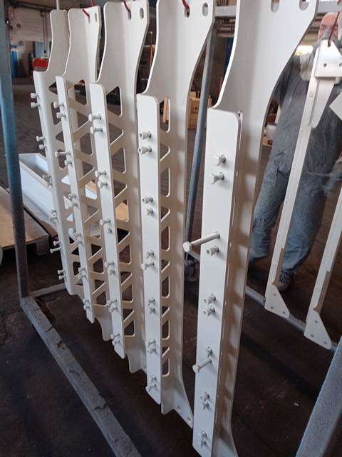 peinture industrielle BECKER pour LIEBHERR RAL 9002